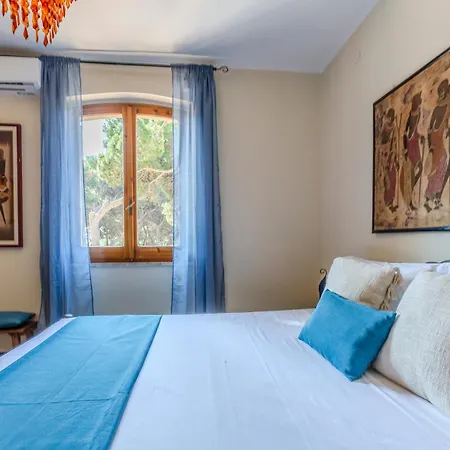 Villa Etnic Eloise A Walk From Porto Pino