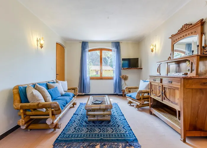 Villa Etnic Eloise A Walk From